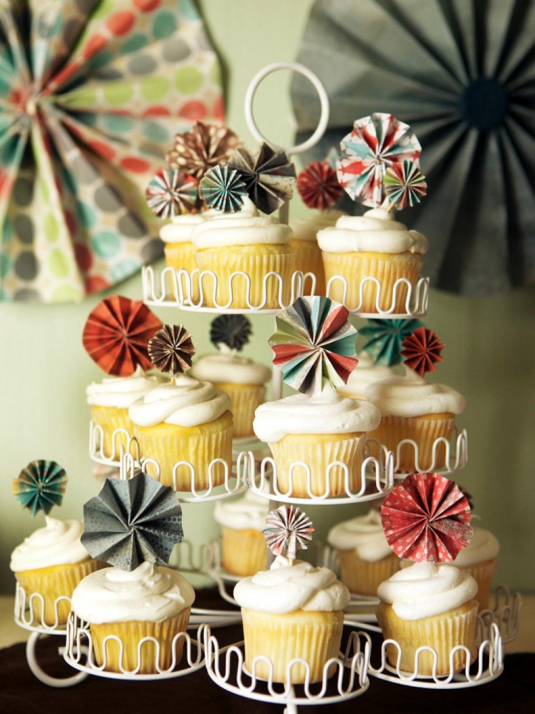 CI-kellan-studios_wedding-cupcake-toppers_s3x4.jpg.rend.hgtvcom.1280.1707
