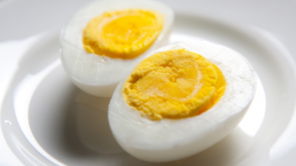 how_to_peel_a_hard-boiled_egg_1_horiz
