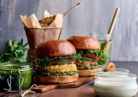 Gardi un veselīgi burgeri pašu spēkiem – idejas gan gaļēdājiem, gan vegāniem