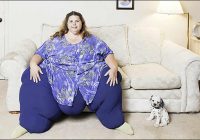 Pasaulē smagākā sieviete savā liekajā svarā vaino gēnus